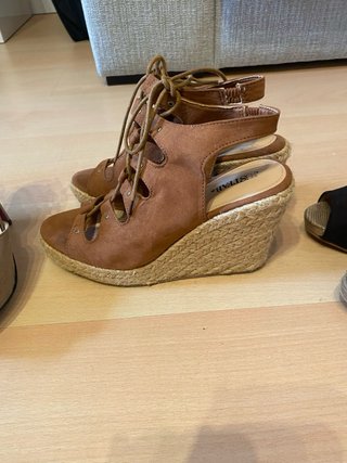 4 Pares de Zapatos de Tacón.