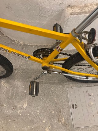 derbi BMX clásica cuadro plano amarilla