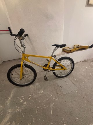 derbi BMX clásica cuadro plano amarilla