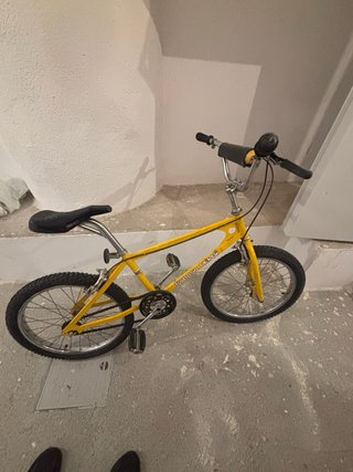 derbi BMX clásica cuadro plano amarilla