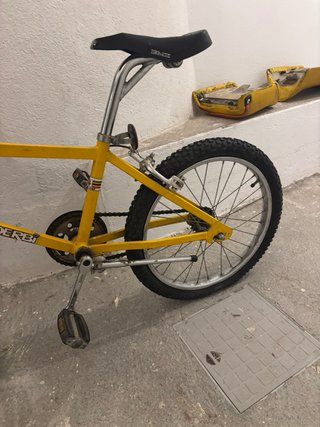 derbi BMX clásica cuadro plano amarilla