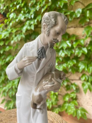 Figura Lladro Veterinario con Perro