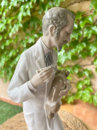Figura Lladro Veterinario con Perro
