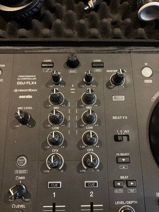 Mesa de mezclas Pioneer DJ FLX4 + Accesorios