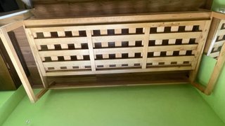 Panca in legno con cuscini beige