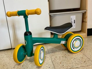 Correpasillos bici 4 ruedas verde y amarillo