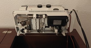Máquina de coser Alfa con mueble