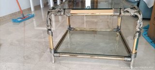 Mesa auxiliar cristal y metal dorado