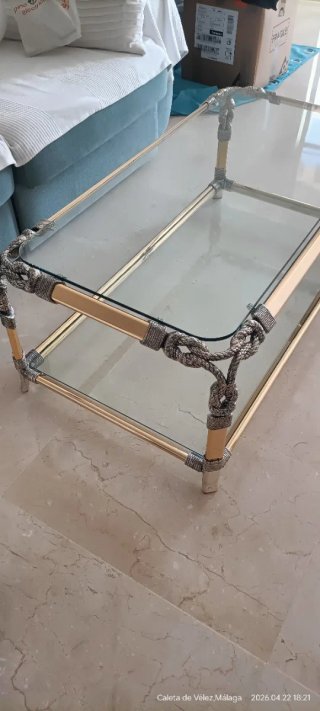 Mesa auxiliar cristal y metal dorado