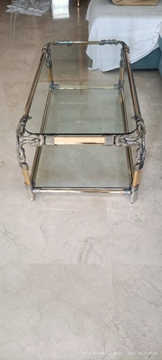 Mesa auxiliar cristal y metal dorado