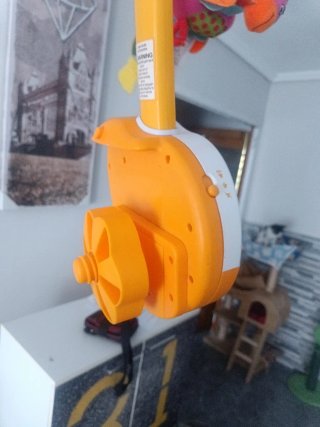 Cuco de bebé con móvil de juguetes