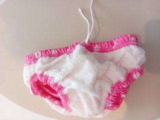 Pañal bañador rosa estampado flores