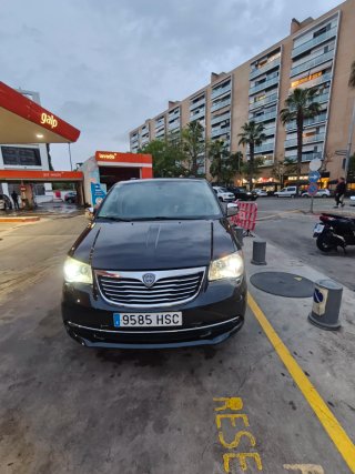 Lancia Voyager 2013