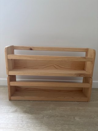 Estanterías de pino estilo Montessori
