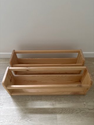 Estanterías de pino estilo Montessori