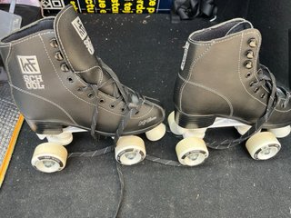 Patines 4 Ruedas Negros KRF School