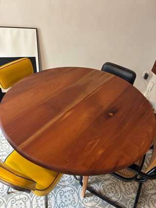 Mesa de comedor redonda de madera