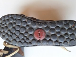 Botas Camper Piel Marrón oscuro  detalle en marron
