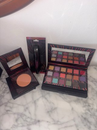 Set Maquillaje Revolution x Coca-Cola