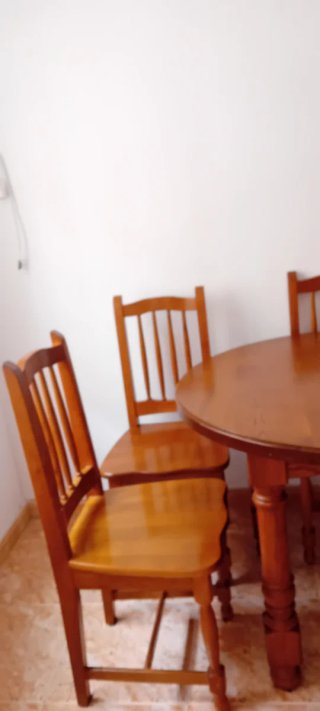 Mesa comedor + 4 sillas madera maciza