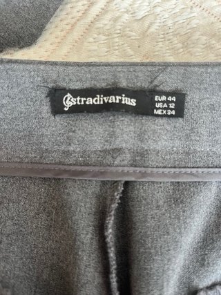 Pantalón gris Stradivarius talla XL