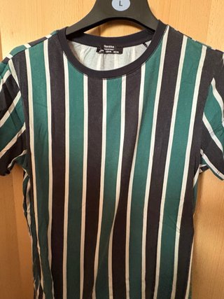 Camiseta Bershka rayas verde y negro Talla L