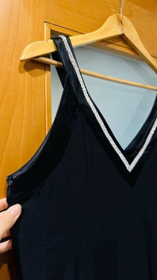 Vestido fiesta negro con pedrería