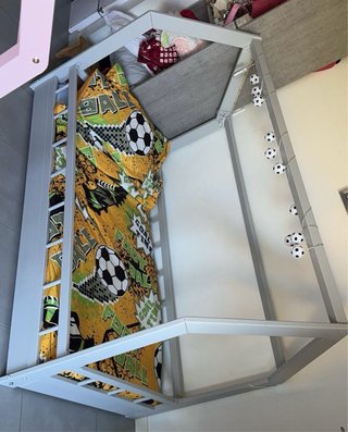 Cama infantil estilo montessori. Con colchon incly