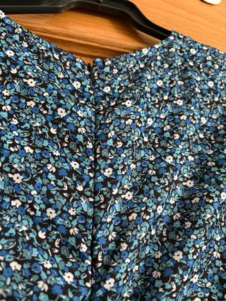 Vestido corto floral azul manga larga