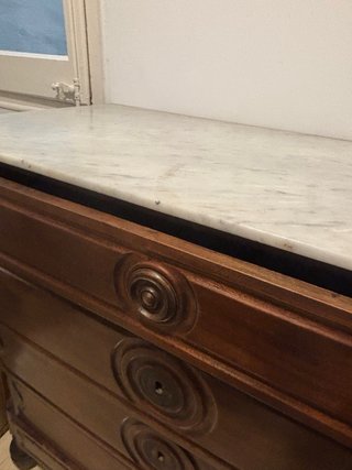 Cajonera de madera con tapa de mármol