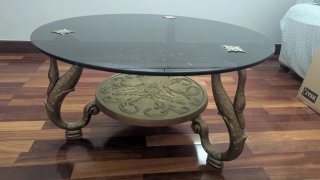 Mesa de centro cristal y metal dorada.