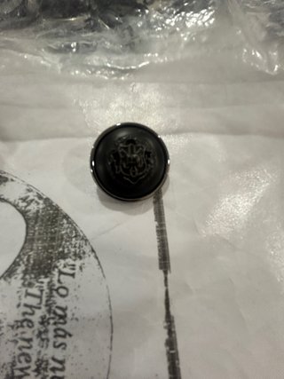 Botones negros con diseño floral