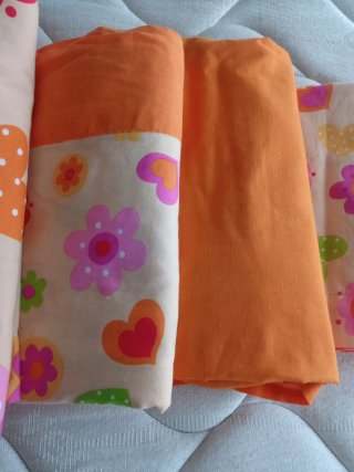 Juego de funda , 2 almuadones y sábanas 90cm
