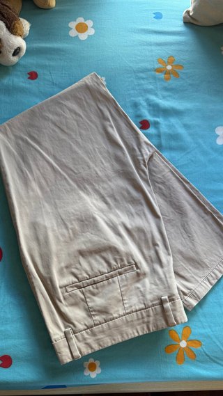 Pantalón chino beige