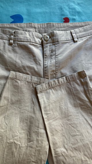 Pantalón chino beige