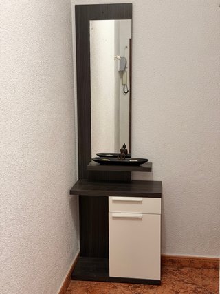 Mueble recibidor con espejo y cajones