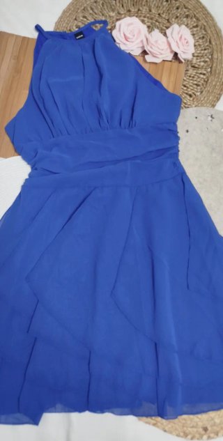 Vestido azul halter con volantes