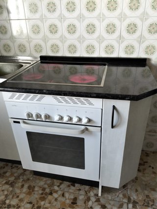 Conjunto cocina: vitro, horno, mueble y lavadora