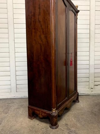 Armario antiguo madera. Estanteria