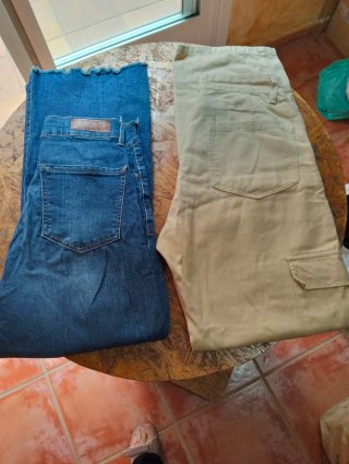 Azul y beige, Stradivarius y MLN , 3€ CADA UNO
