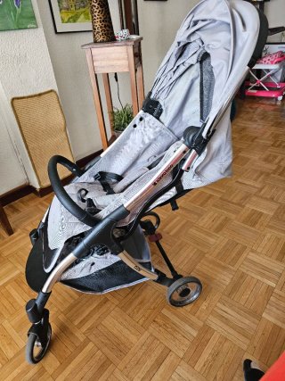 Carrito de bebé ligero Kikka Boo Cloe ,  apto para