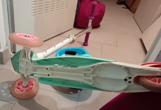 Patinete infantil, regalo casco