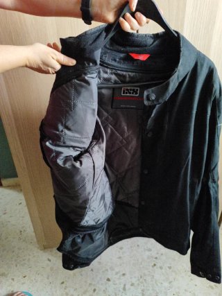 Chaqueta de moto negra