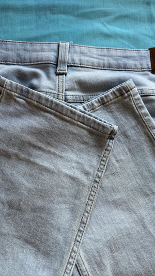 Pantalón vaquero azul claro