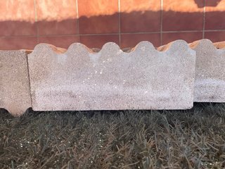 Lote de borduras de hormigón blanco para arriates