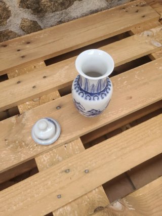 Jarrón chino azul y blanco con tapa