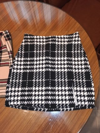 Minifalda a cuadros beige y negra
