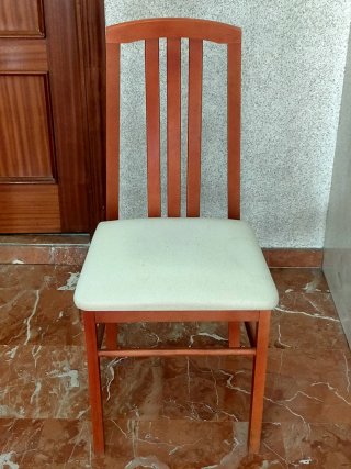 Sillas de comedor de madera y tela