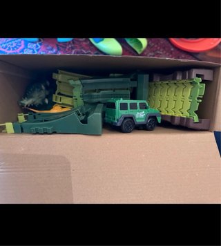 Pista Jurassic Adventure con dinosauri