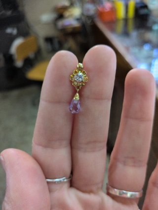 Pendientes Oro 18K Piedra Roca Morada